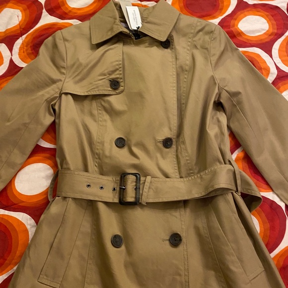 NWT- Banana Republic Classic Tan Trench - Picture 9 of 10